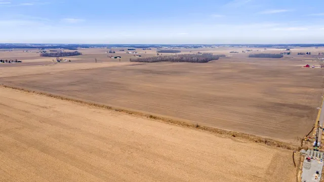 $1,000,000 | 26100 Worden Road, Harlan, IN 46743