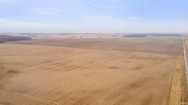 $1,000,000 | 26100 Worden Road, Harlan, IN 46743