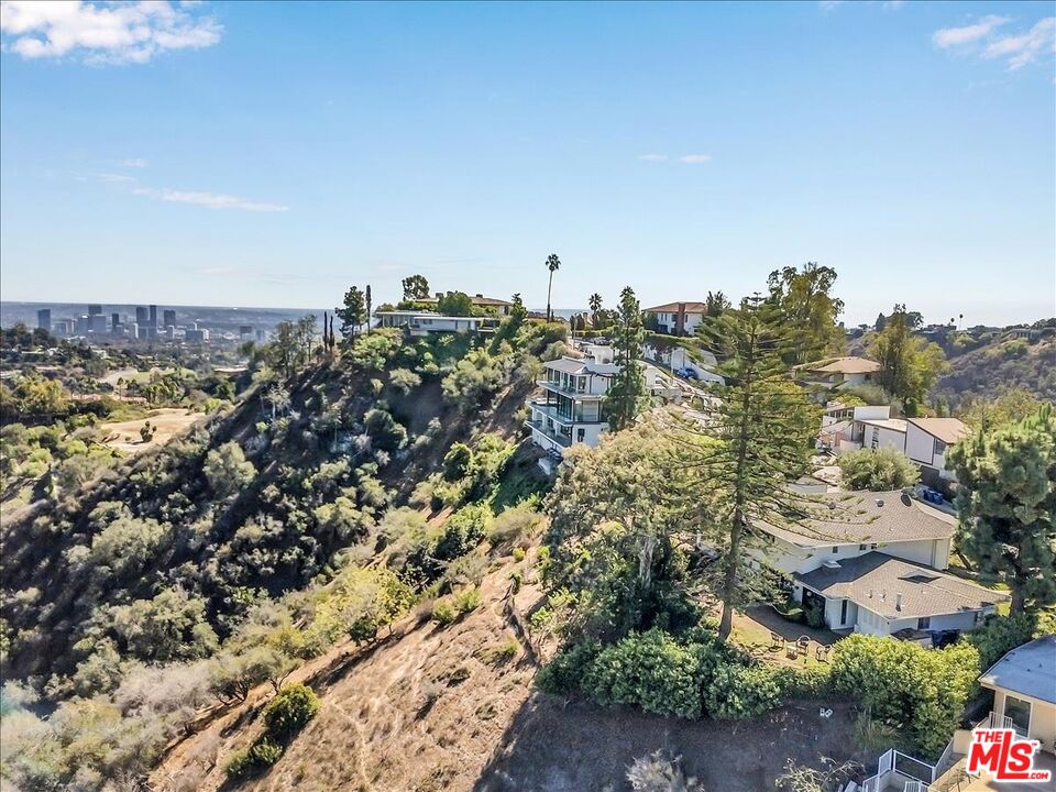 1342 Stradella Road Los Angeles, CA 90077 - Photo 21 of 24 a view of a city
