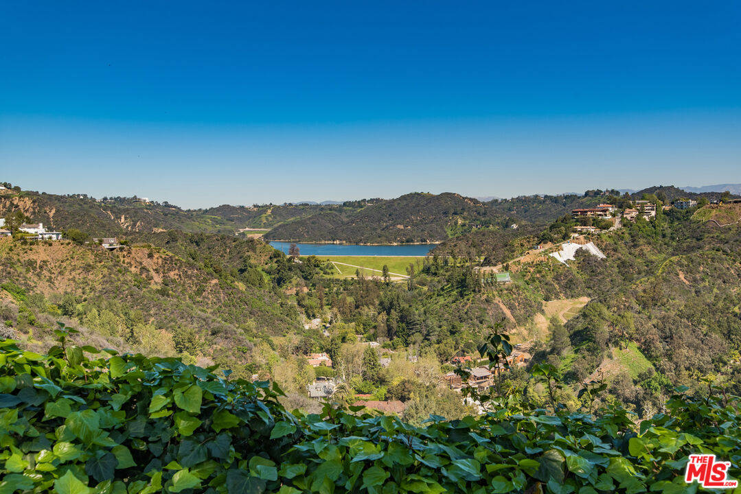 1342 Stradella Road Los Angeles, CA 90077 - Photo 23 of 24 a view of a city