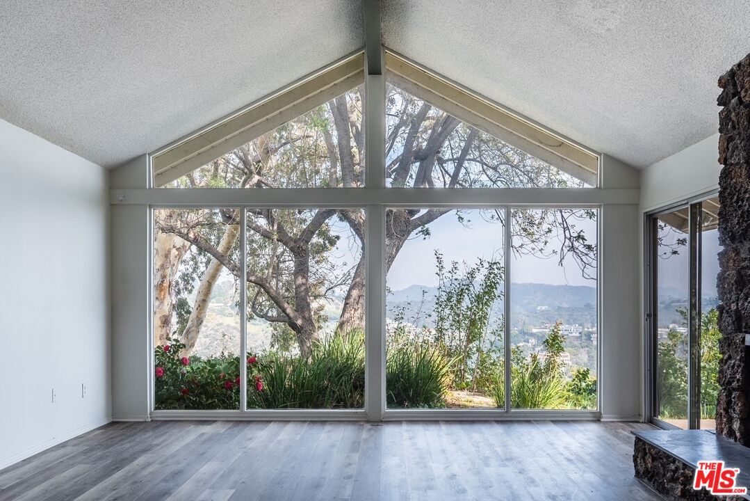 1342 Stradella Road Los Angeles, CA 90077 - Photo 5 of 24 en view of entrance