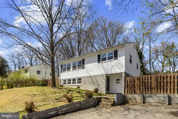 $459,800 | 13312 Maple Leaf Lane, Woodbridge, VA 22191