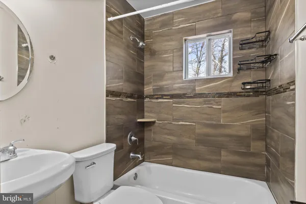 $444,800 | 13312 Maple Leaf Lane, Woodbridge, VA 22191