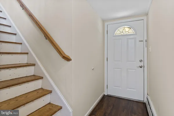 $444,800 | 13312 Maple Leaf Lane, Woodbridge, VA 22191