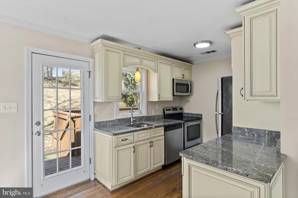 $444,800 | 13312 Maple Leaf Lane, Woodbridge, VA 22191