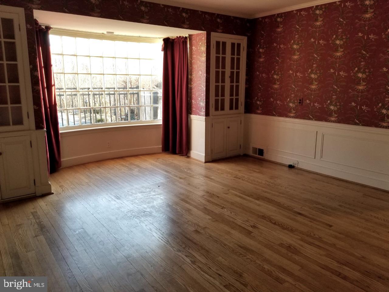 Dining Room - picture window