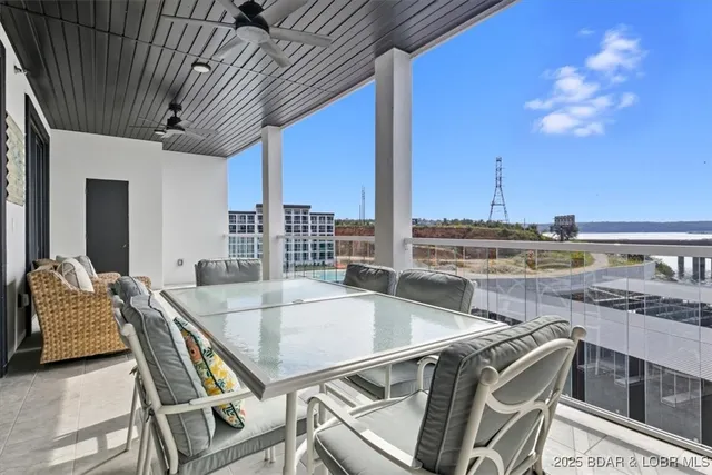 $624,900 | 1065 Topsider Lane, Unit 402, Osage Beach, MO 65065