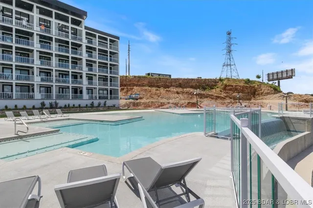 $624,900 | 1065 Topsider Lane, Unit 402, Osage Beach, MO 65065