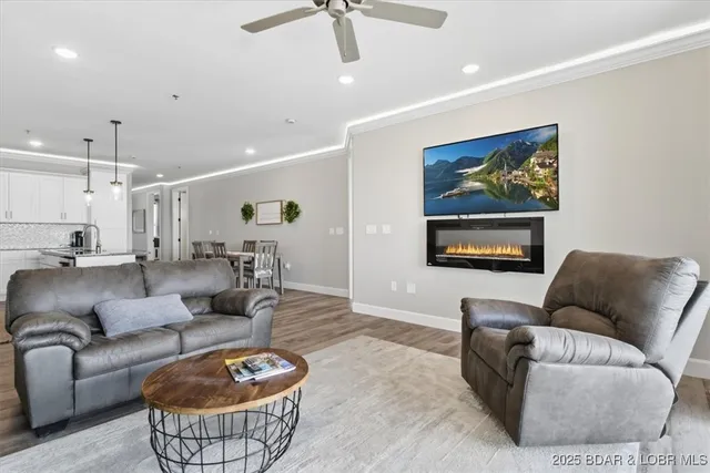 $624,900 | 1065 Topsider Lane, Unit 402, Osage Beach, MO 65065