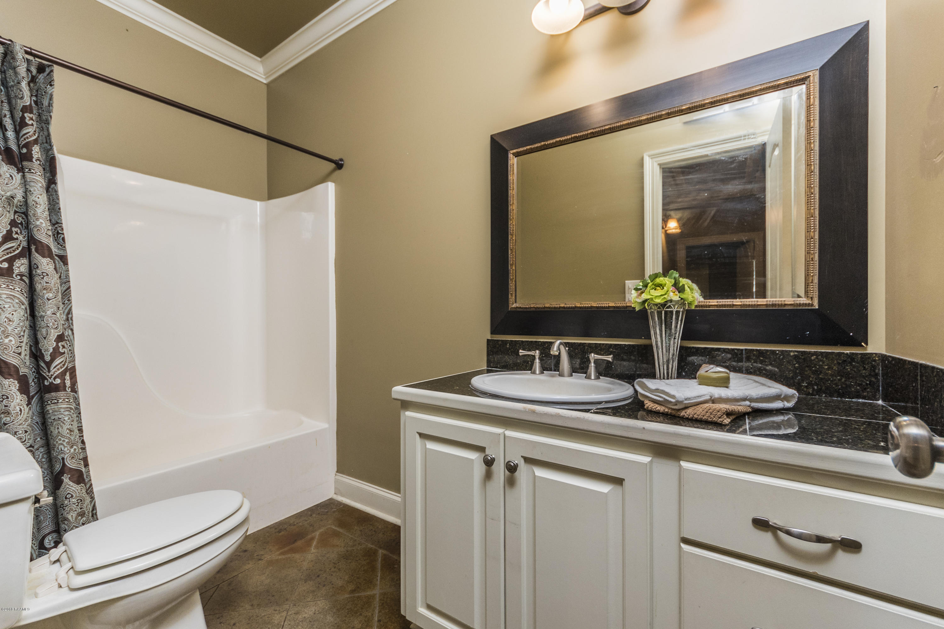 610 Interlude Road New Iberia, LA 70563 - Photo 27 of 33 Guest Bath 1