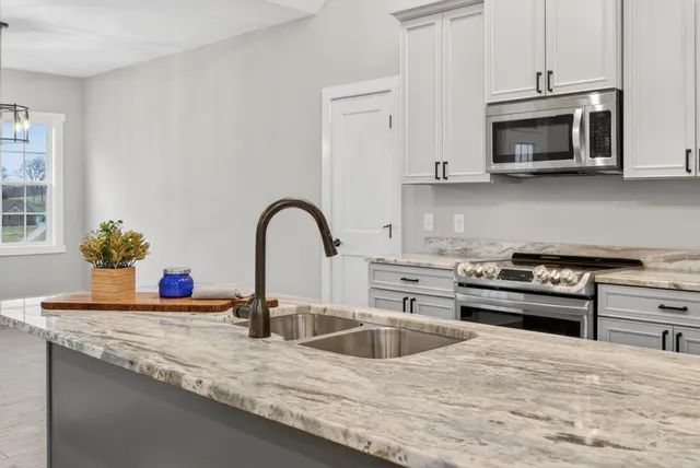 $585,900 | 630 Bridle Path Lane, Hartsville, TN 37074