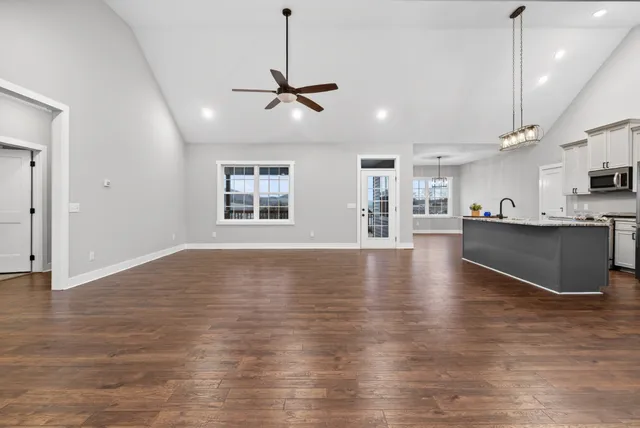 $585,900 | 630 Bridle Path Lane, Hartsville, TN 37074