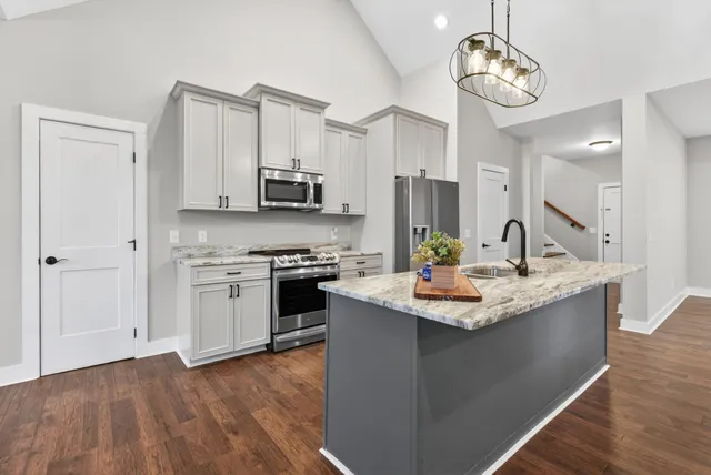 $585,900 | 630 Bridle Path Lane, Hartsville, TN 37074