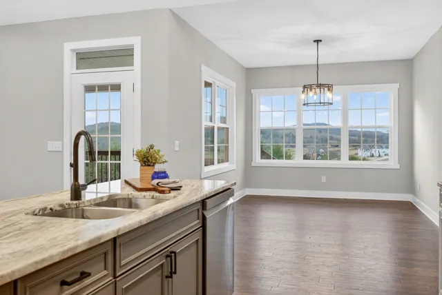 $585,900 | 630 Bridle Path Lane, Hartsville, TN 37074