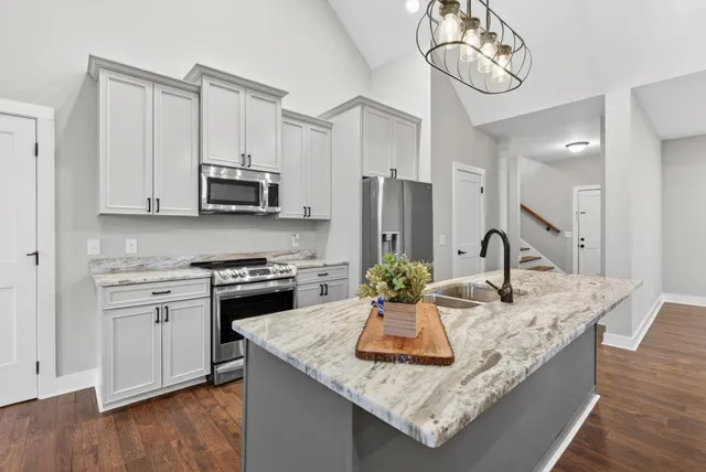 $585,900 | 630 Bridle Path Lane, Hartsville, TN 37074