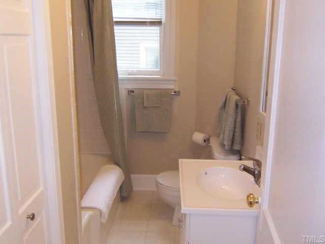607 Adams Street Raleigh, NC 27605 - Photo 6 of 9 a bathroom with a sink a toilet and shower