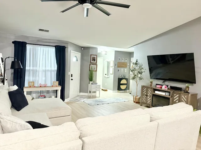 $2,400 | 9146 Williams Street, Merrillville, IN 46410