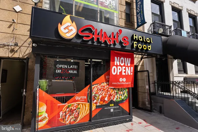 a view of a yard with table and chairs