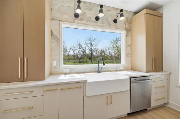 $345,000 | 216 Northwest Orchard Court, Lee's Summit, MO 64063