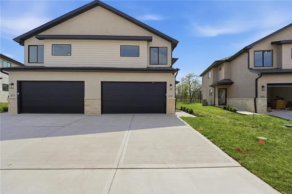 $345,000 | 216 Northwest Orchard Court, Lee's Summit, MO 64063
