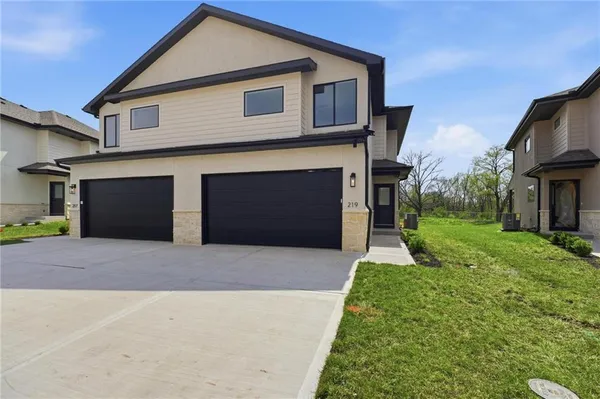 $345,000 | 216 Northwest Orchard Court, Lee's Summit, MO 64063