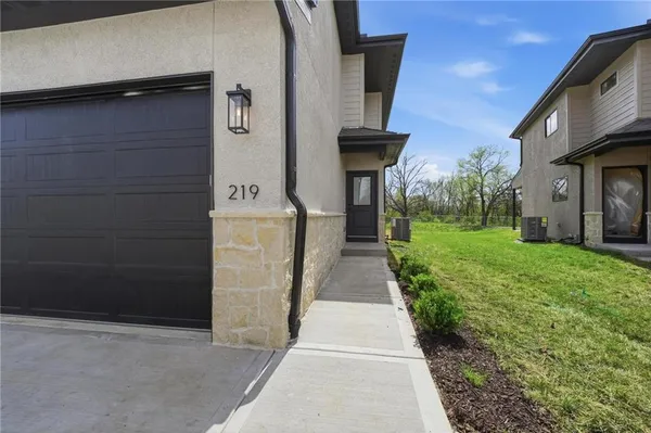 $345,000 | 216 Northwest Orchard Court, Lee's Summit, MO 64063