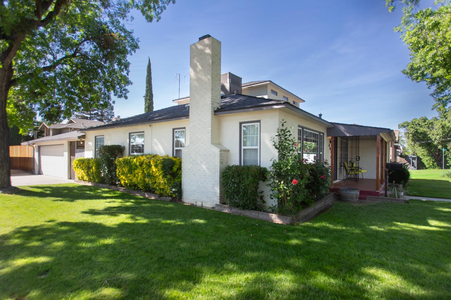 401 Fortuna Avenue Modesto, CA 95354 - Photo 5 of 43 a front view of house with a garden and plants