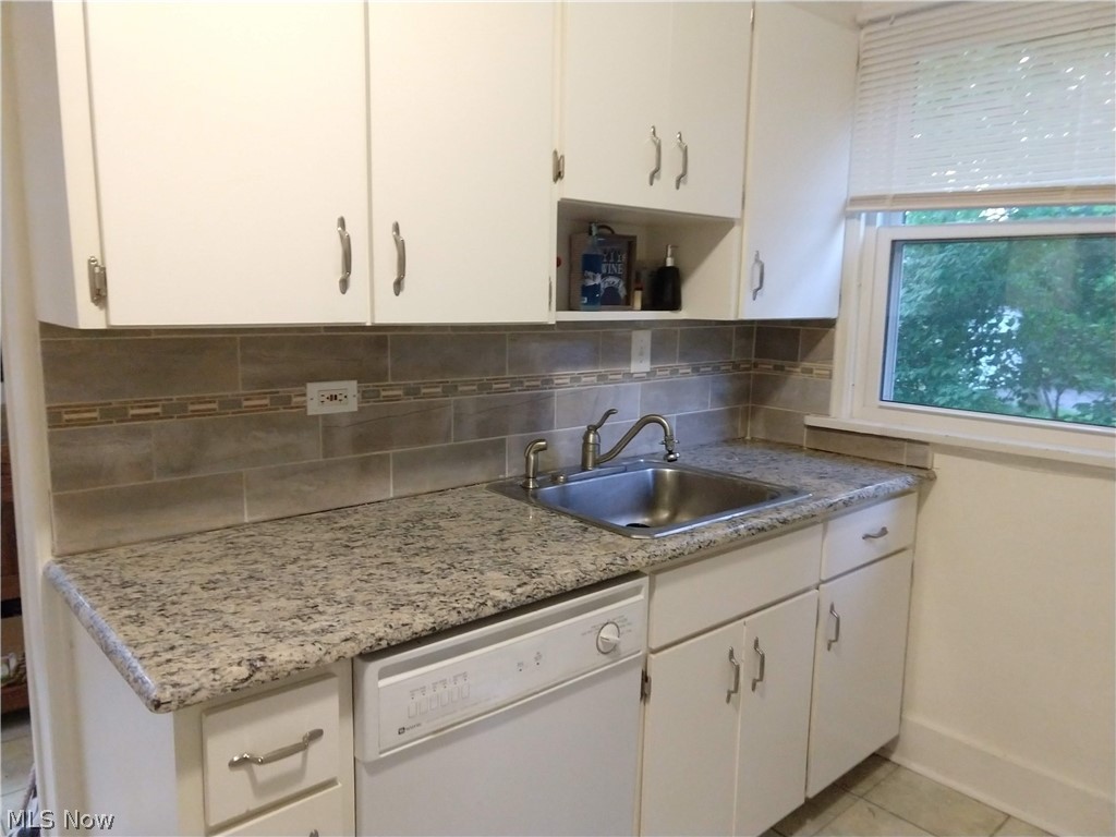 1668 Maple Road Cleveland Heights, OH 44121 - Photo 4 of 20