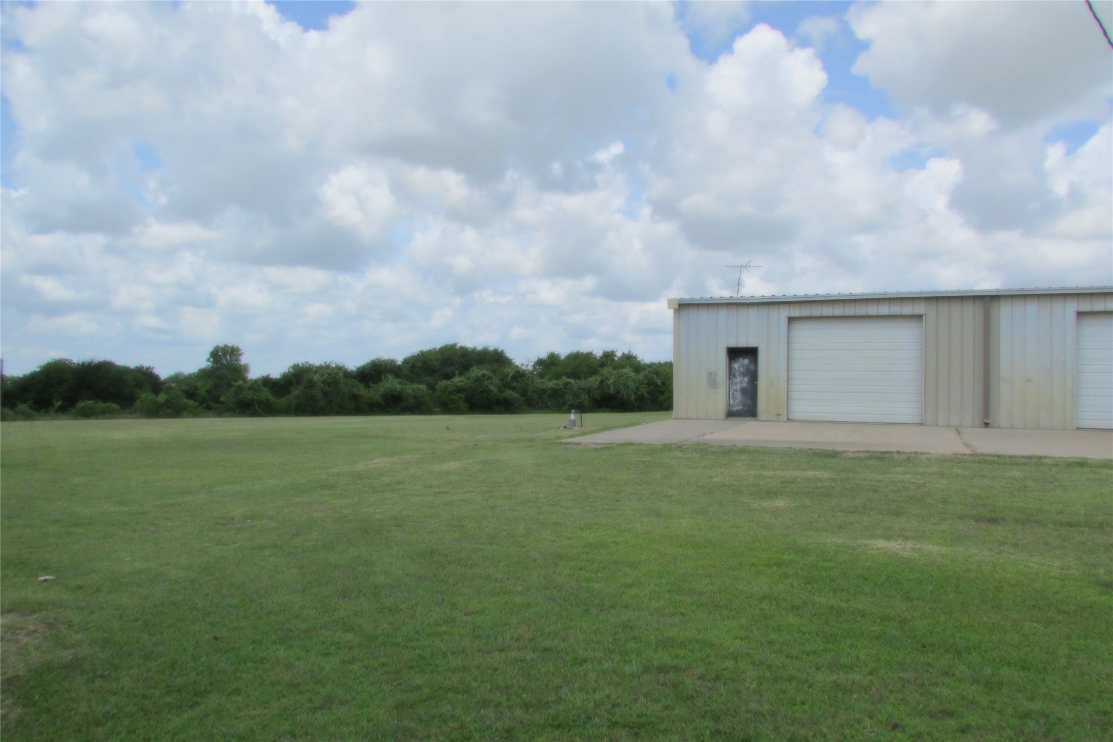 51 New Wehdem Road Brenham, TX 77833 - Photo 16 of 20 a backyard of a house with lots of green space