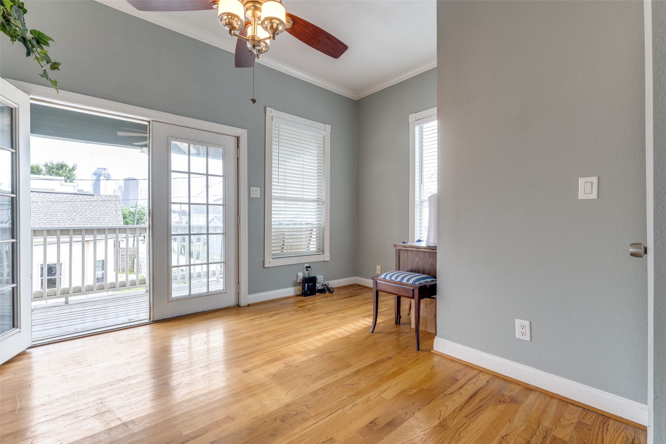 1220 Bingham Street Houston, TX 77007 - Photo 19 of 29 Secondary bedroom-upstairs