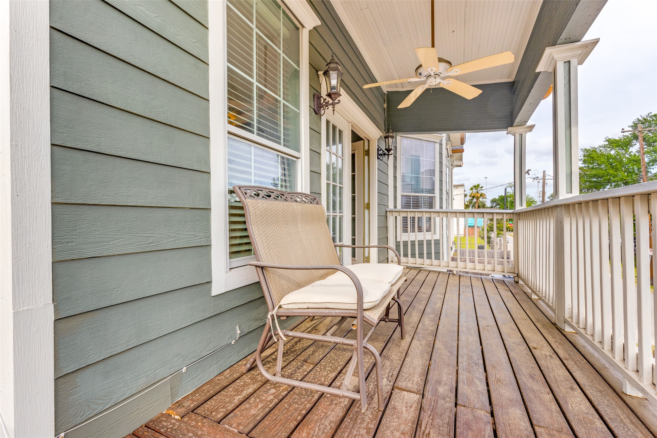 1220 Bingham Street Houston, TX 77007 - Photo 20 of 29 Take a step out onto your balcony and enjoy the day.