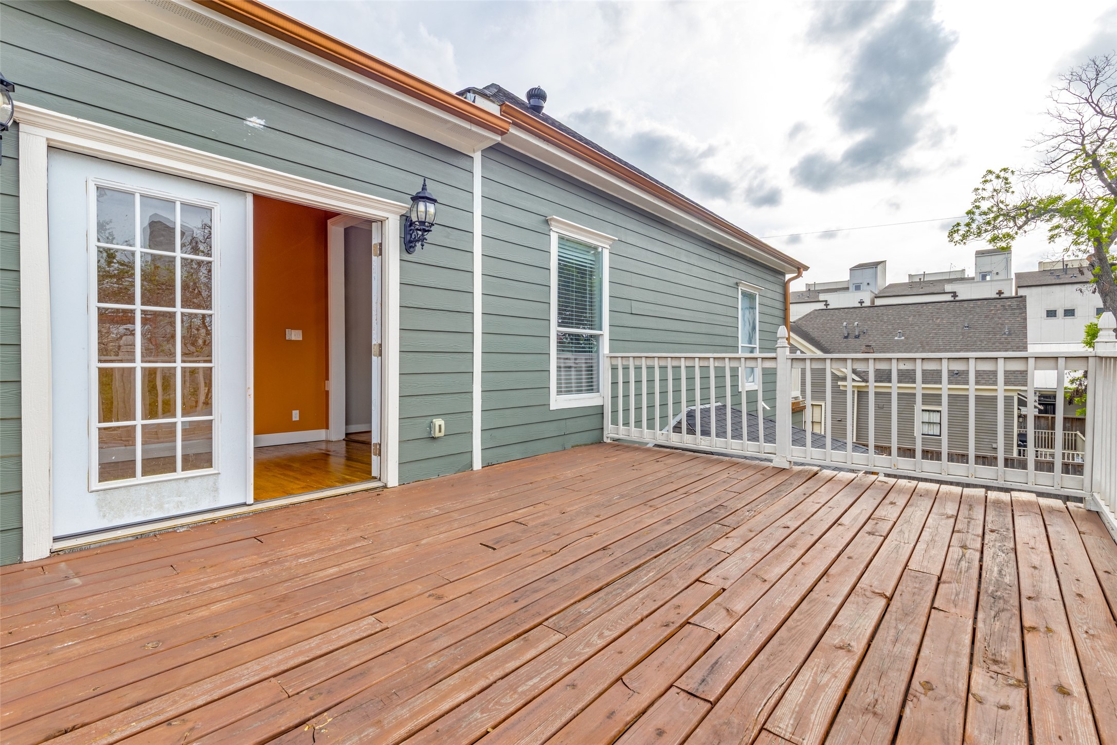 1220 Bingham Street Houston, TX 77007 - Photo 24 of 29 Step into your balcony from your third bedroom.