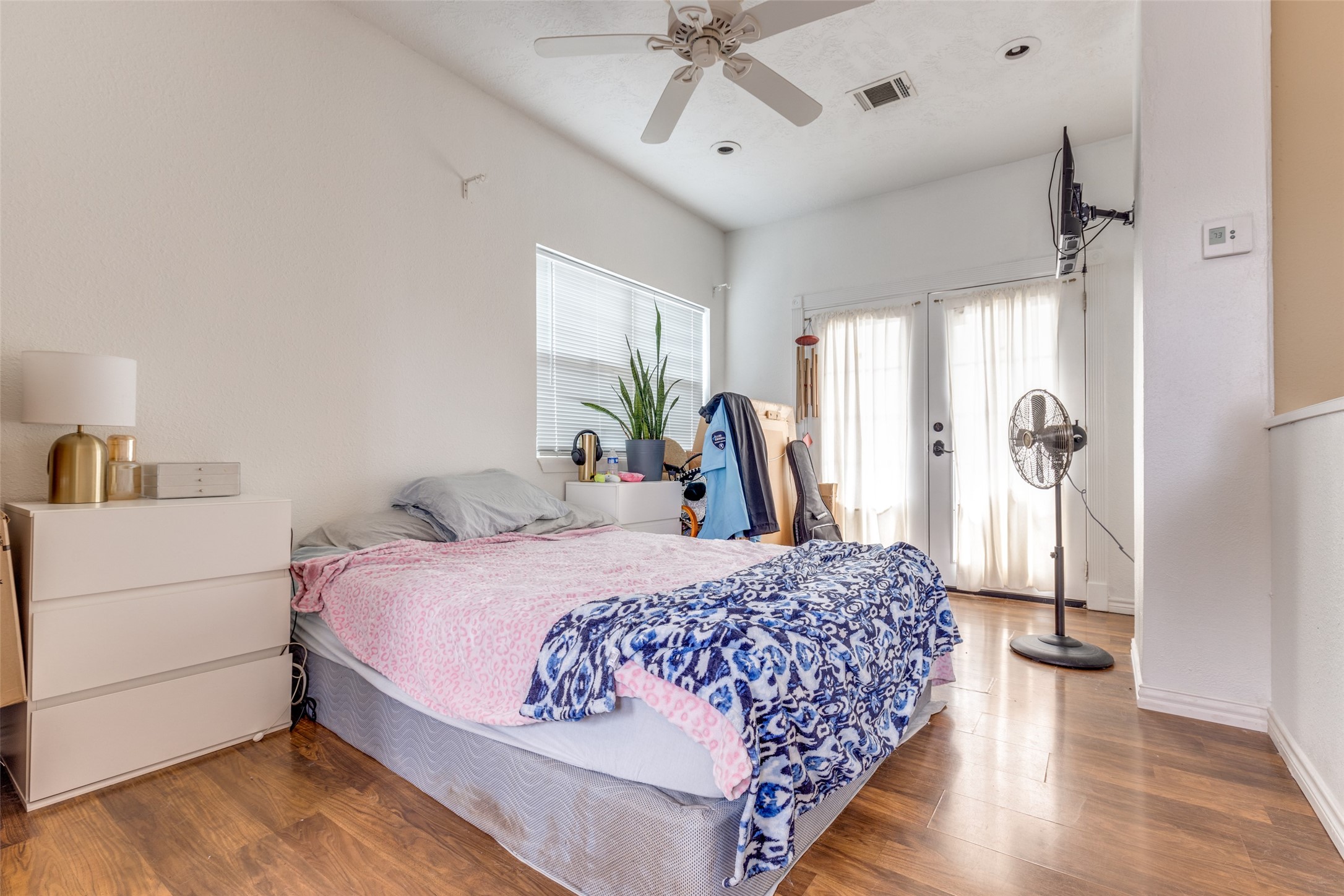 1220 Bingham Street Houston, TX 77007 - Photo 27 of 29 Garage apartment. One bedroom