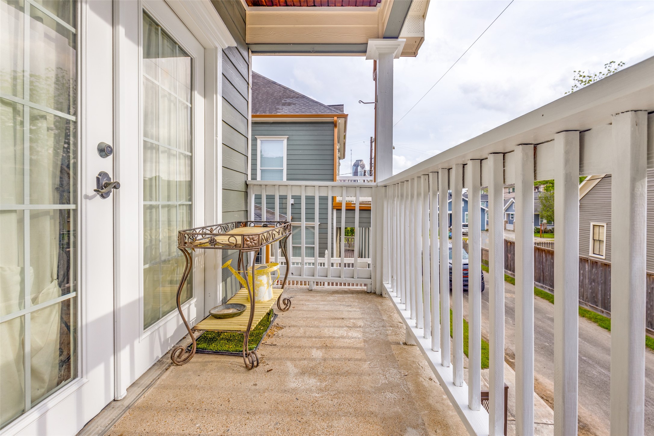 1220 Bingham Street Houston, TX 77007 - Photo 29 of 29 This garage apartment even has a small balcony.