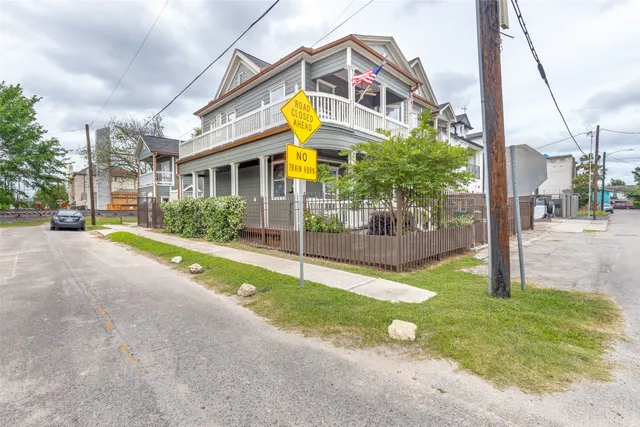 $799,900 | 1220 Bingham Street, Houston, TX 77007