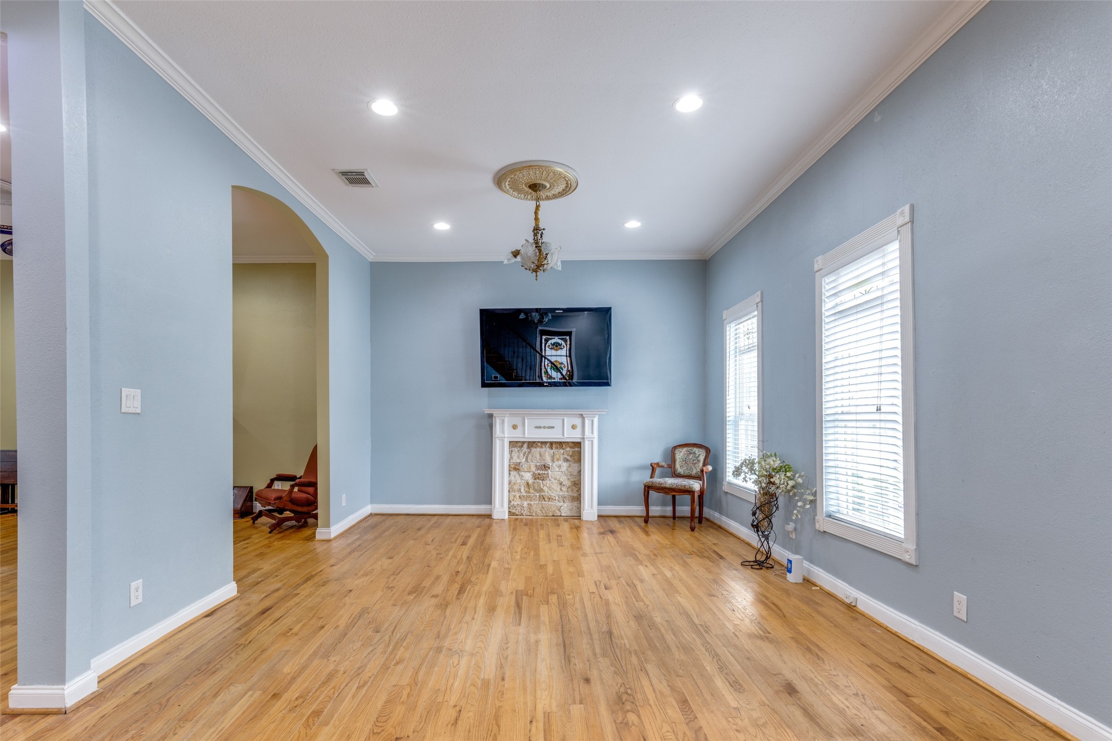 1220 Bingham Street Houston, TX 77007 - Photo 7 of 29 Make this your formal