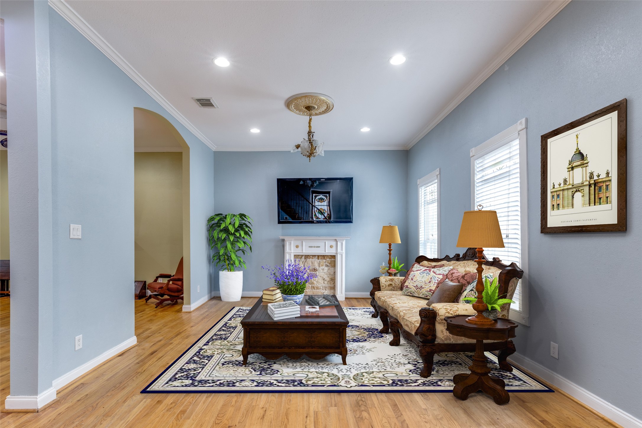 1220 Bingham Street Houston, TX 77007 - Photo 8 of 29 Virtual staging