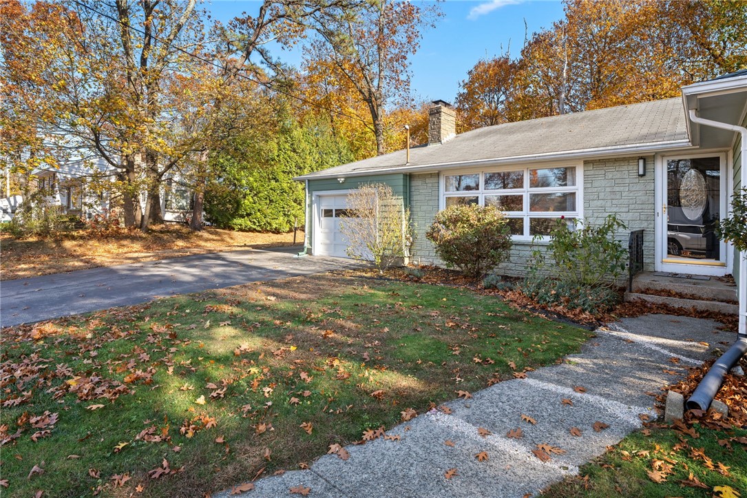 24 Craig Road Warwick, RI 02886 - Photo 3 of 36 Gallery Image 3