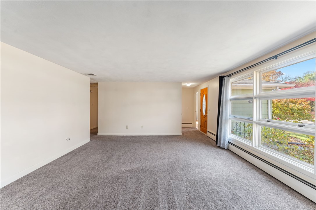 24 Craig Road Warwick, RI 02886 - Photo 6 of 36 Gallery Image 6