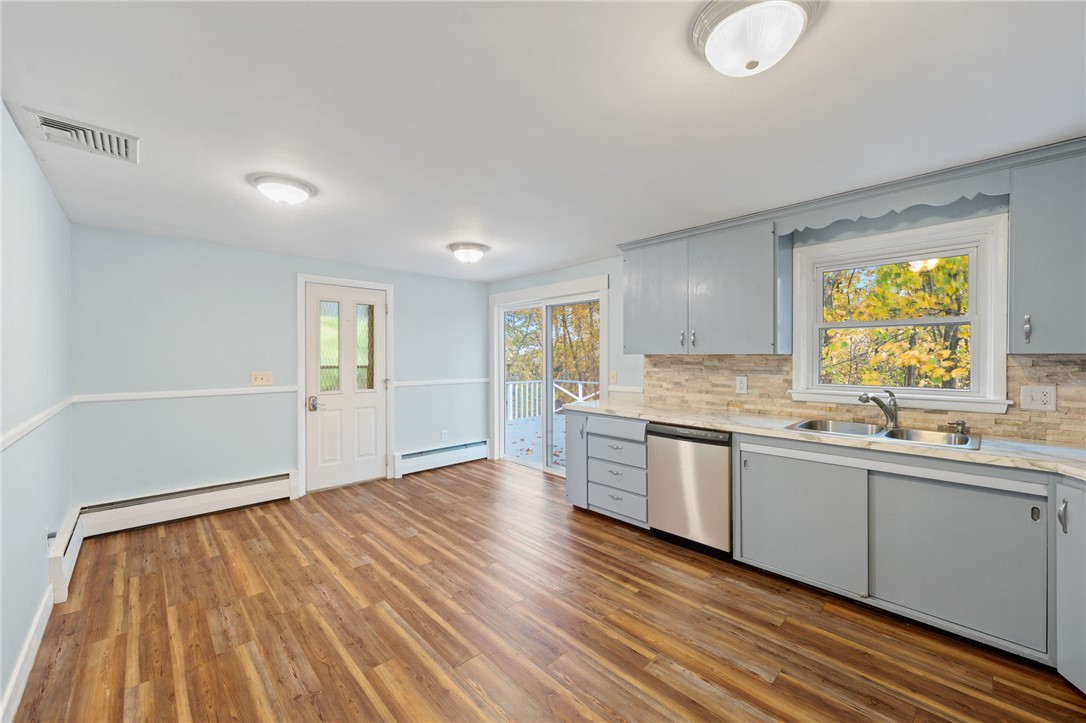 24 Craig Road Warwick, RI 02886 - Photo 10 of 36 Gallery Image 10