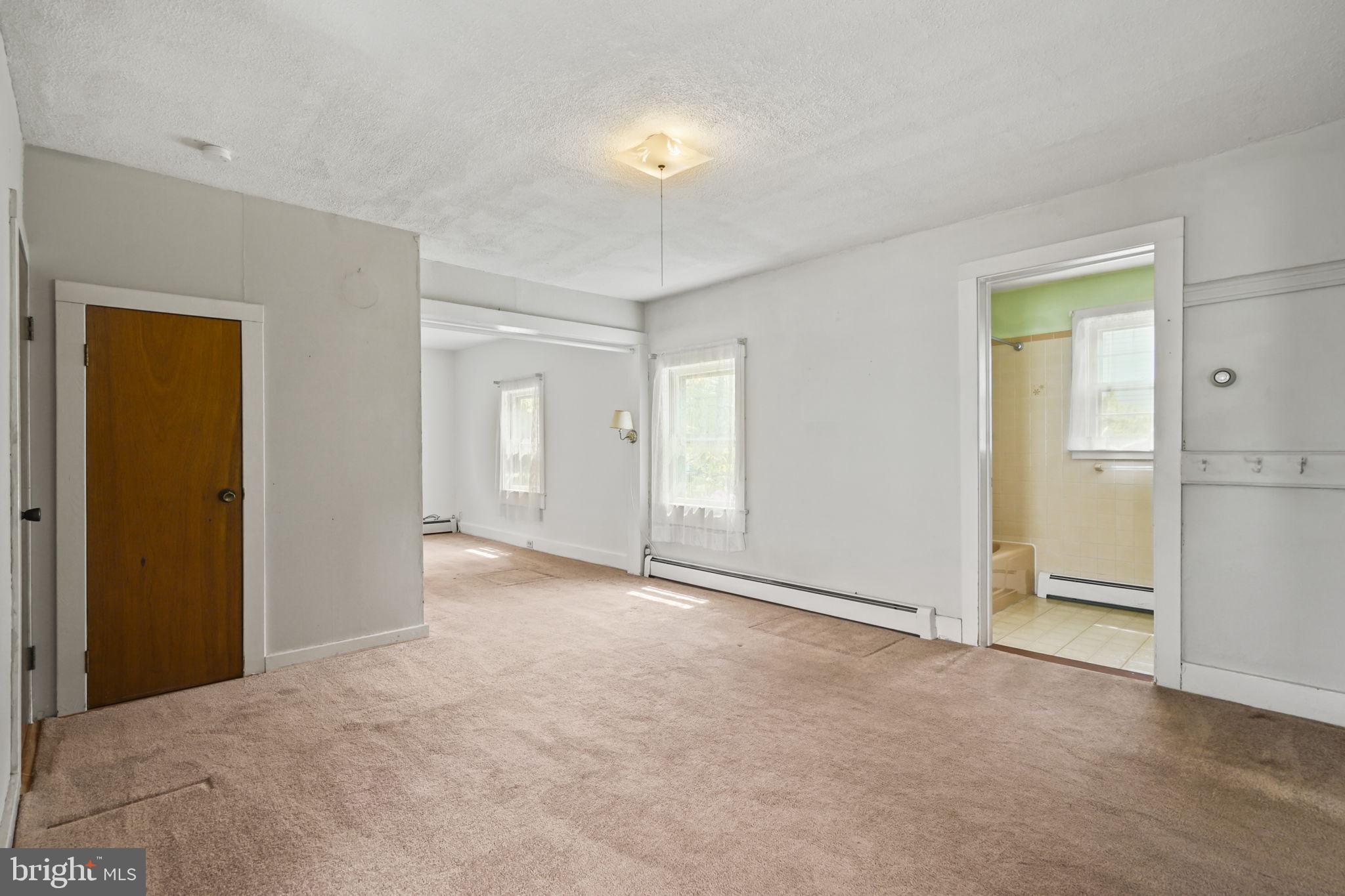 646 Ridge Road Monmouth Junction, NJ 08852 - Photo 7 of 47 Spacious room with natural light.
