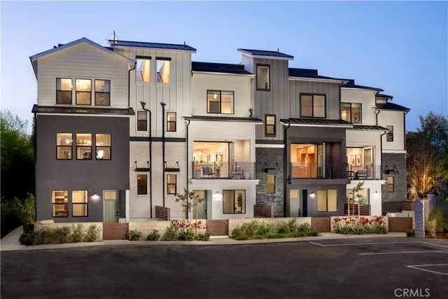 $1,264,000 | 19071 Main Street, Unit 117, Huntington Beach, CA 92648