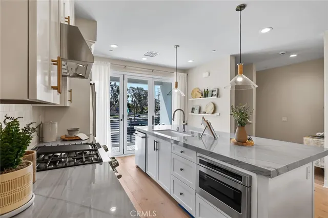 $1,264,000 | 19071 Main Street, Unit 117, Huntington Beach, CA 92648