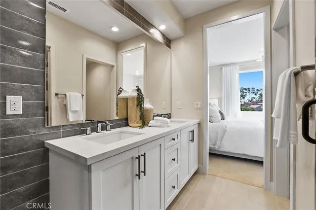 $1,264,000 | 19071 Main Street, Unit 117, Huntington Beach, CA 92648