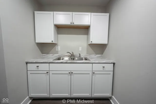 $899 | 2060 North Delaware Street, Unit 12, Indianapolis, IN 46202