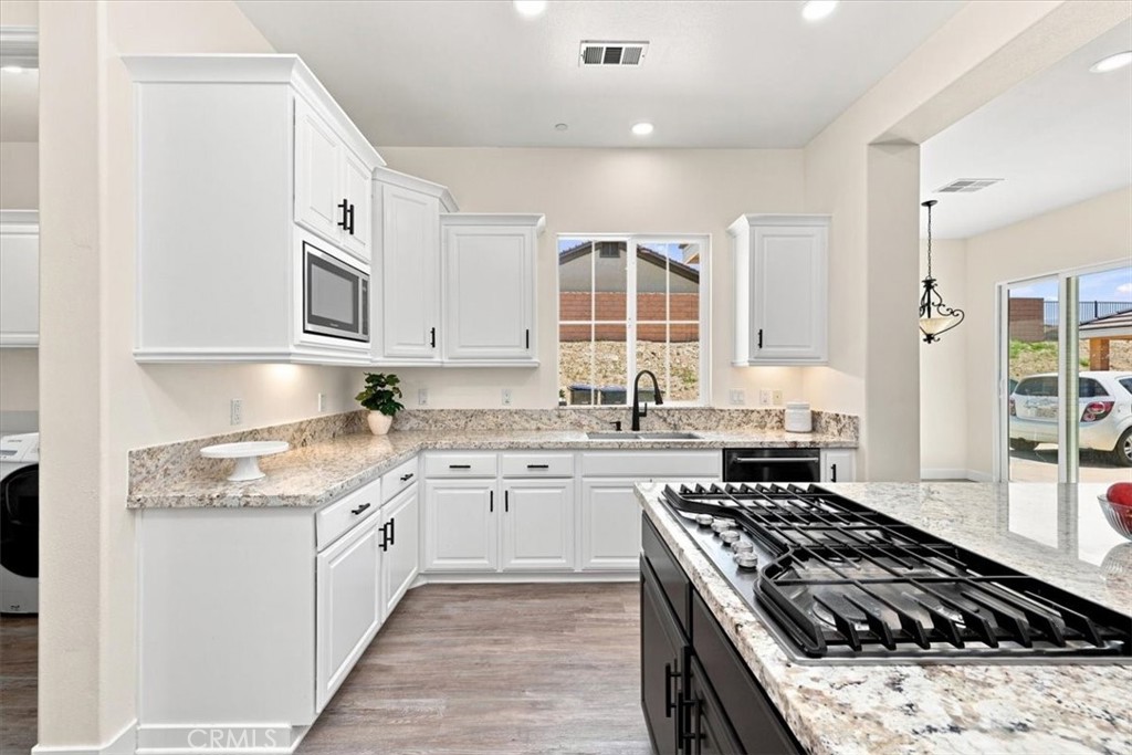 3086 Crystal Ridge Lane Colton, CA 92324 - Photo 21 of 75 Kitchen