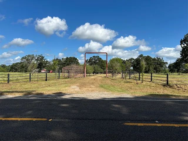 a view of a house with a big yard