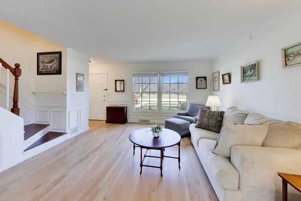 $290,000 | 845 Country Club Drive, Unit F, Libertyville, IL 60048