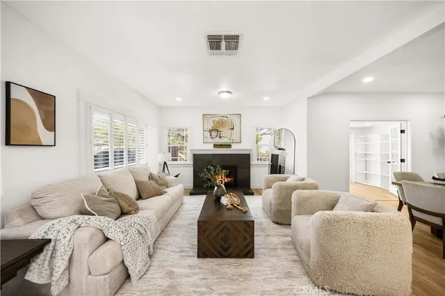 $790,000 | 332 Chester Place, Pomona, CA 91768