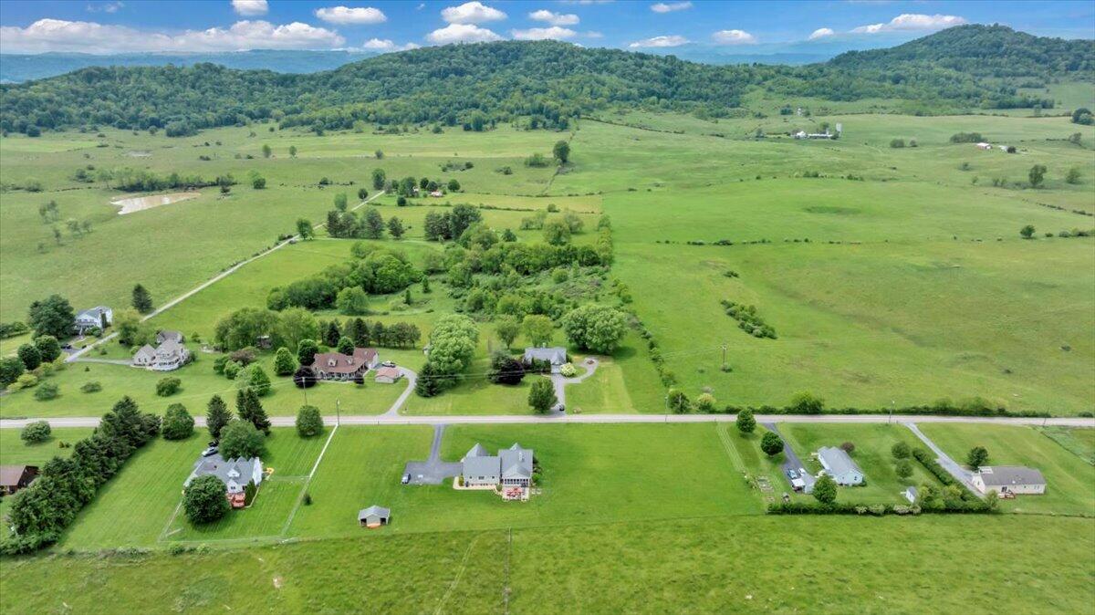2747 Fairview Road Lewisburg, WV 24901 - Photo 50 of 81 Gallery Image 50